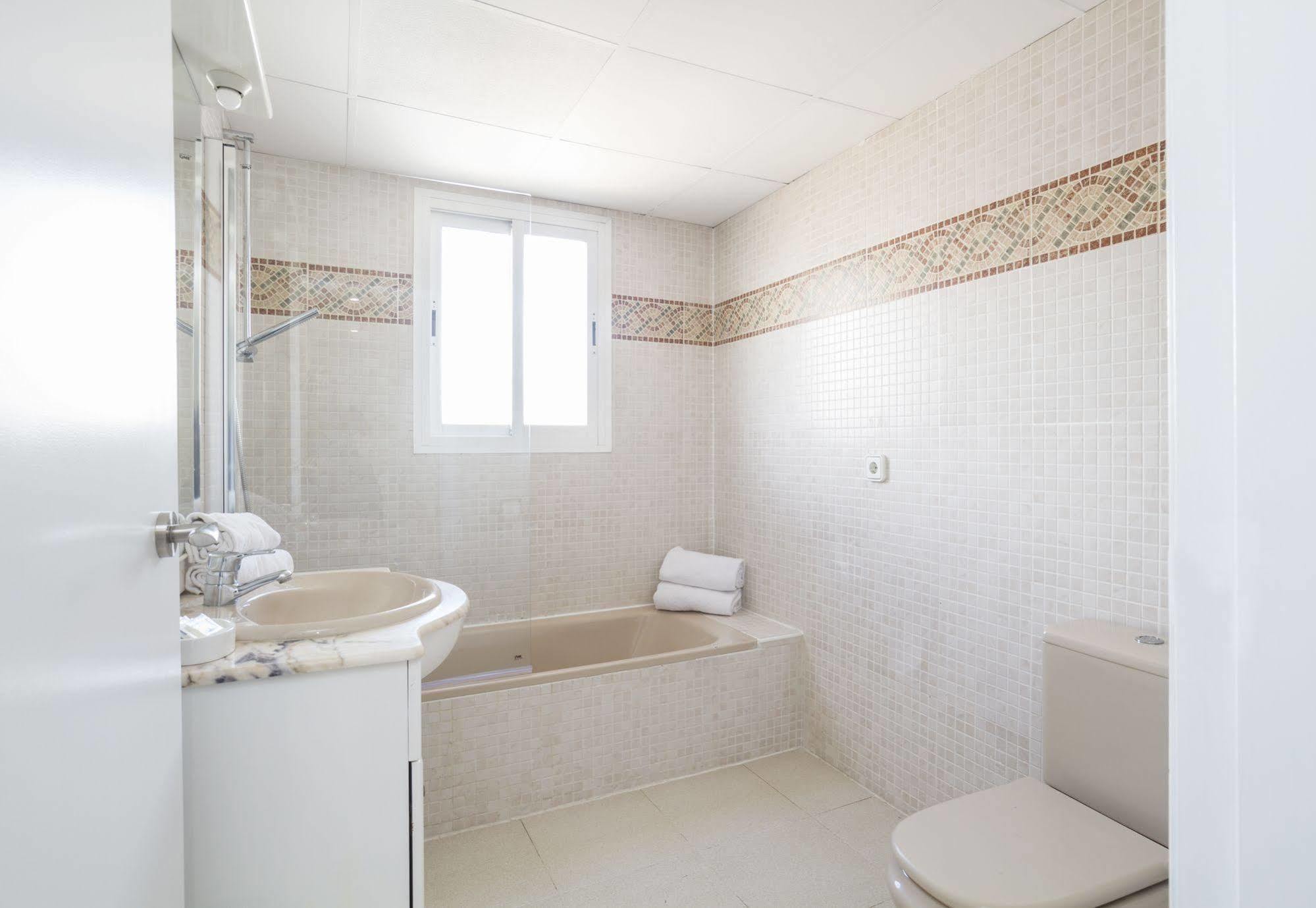 Apartamentos Intersalou Priorat エクステリア 写真