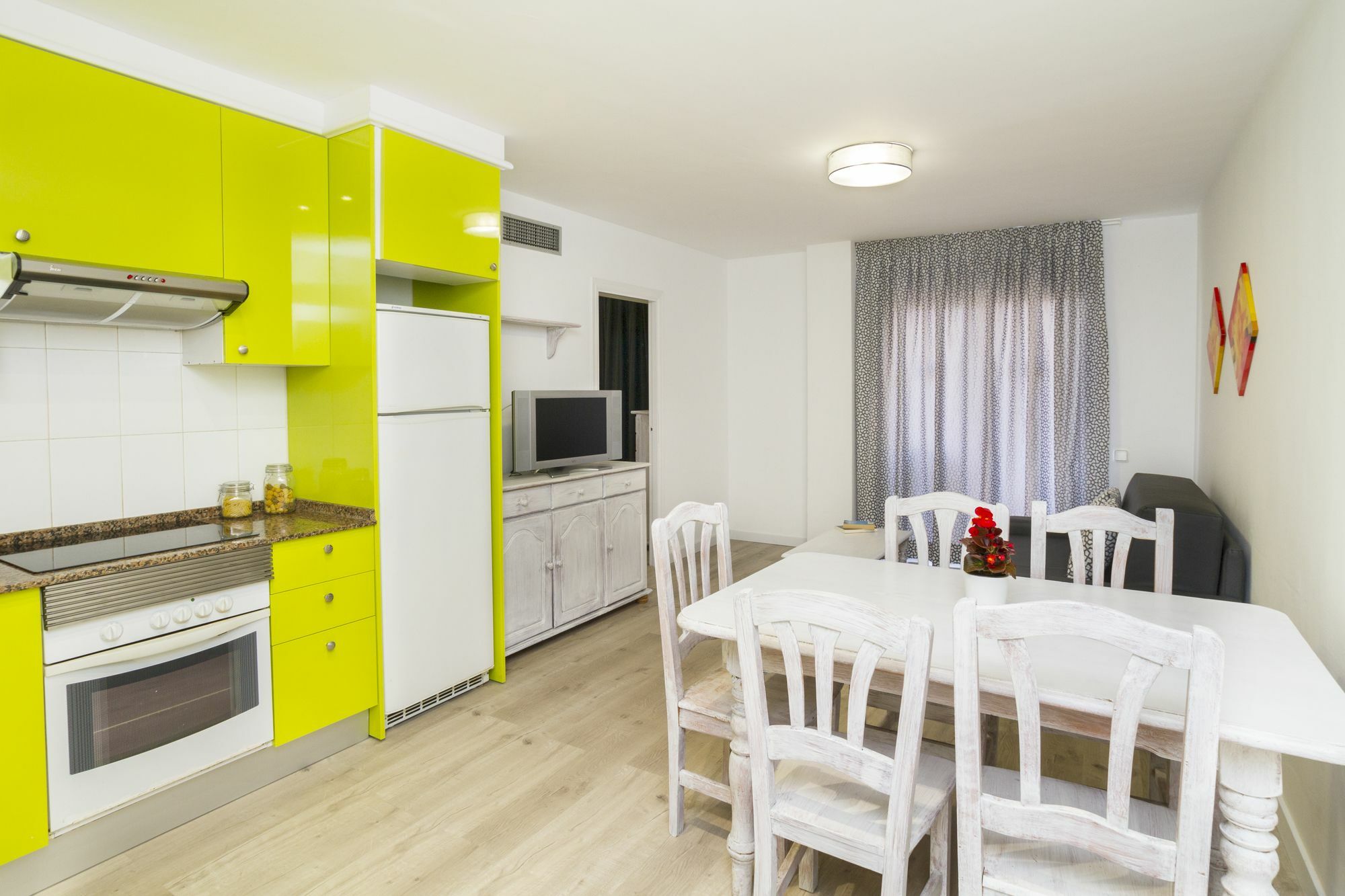 Apartamentos Intersalou Priorat エクステリア 写真