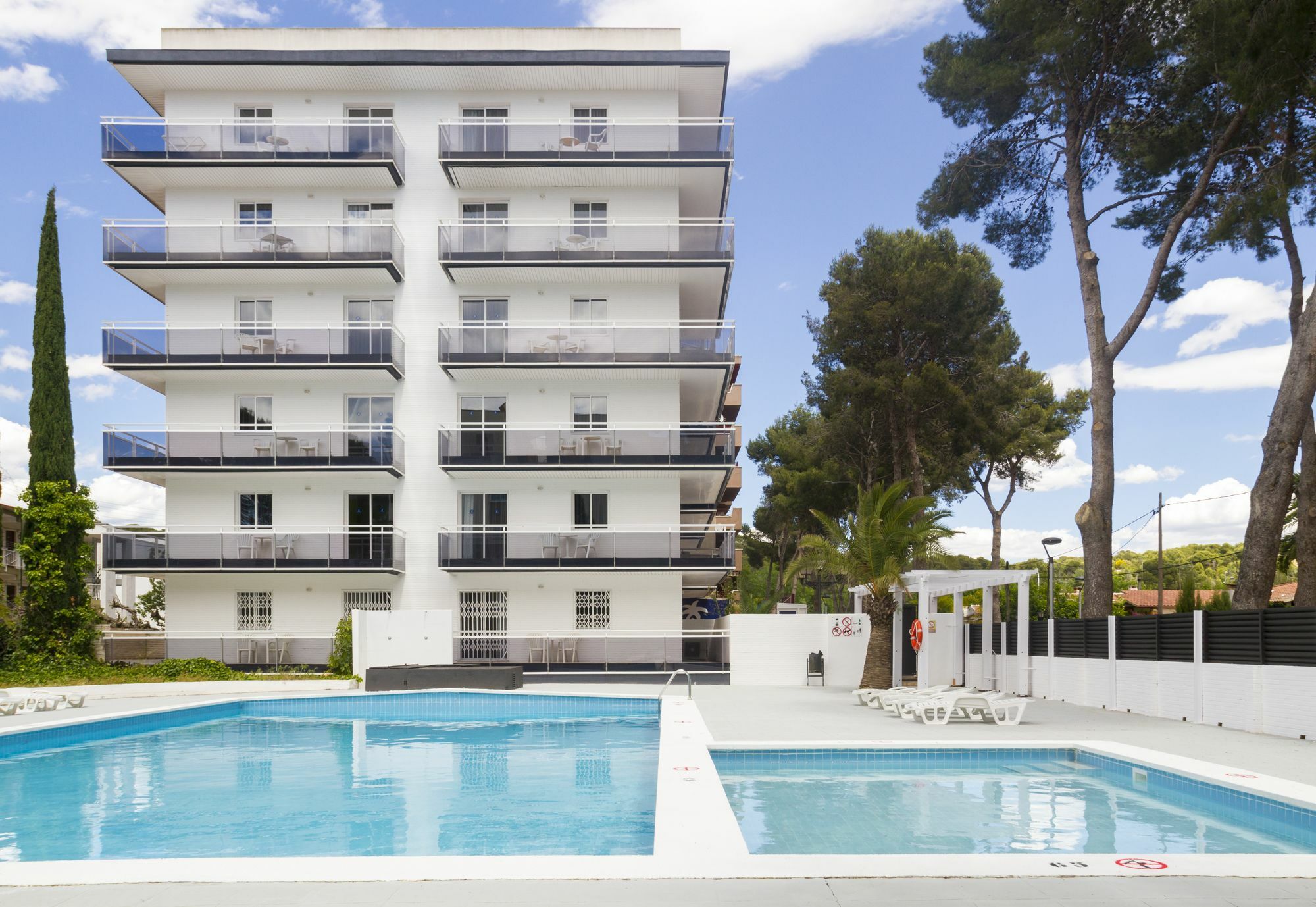 Apartamentos Intersalou Priorat エクステリア 写真