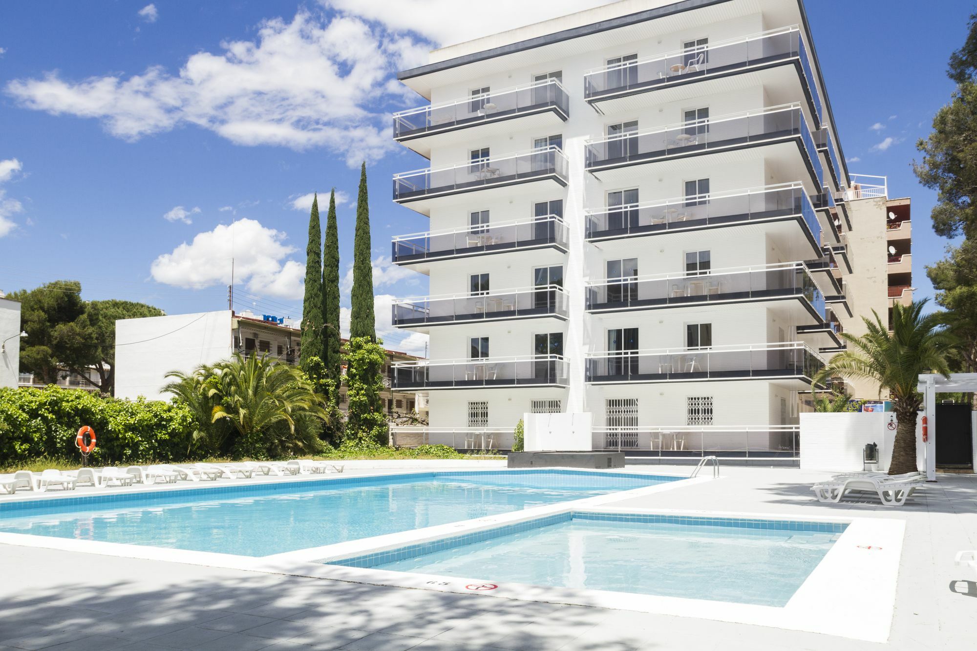 Apartamentos Intersalou Priorat エクステリア 写真